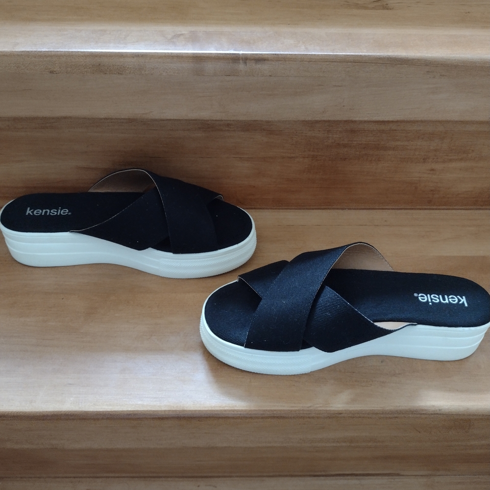 Kensie Black Cross-Strap Platform Slides